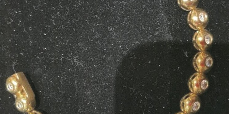 POL-LG: ++ Mechtersen - Polizei sucht entwendete goldene Halskette ++ Göhrde - Viele Geschwindigkeitsverstöße - Zwei Fahrverbote ++ Bienenbüttel - Sachbeschädigung an PKW - Polizei sucht Zeugen ++ - Foto: presseportal.de