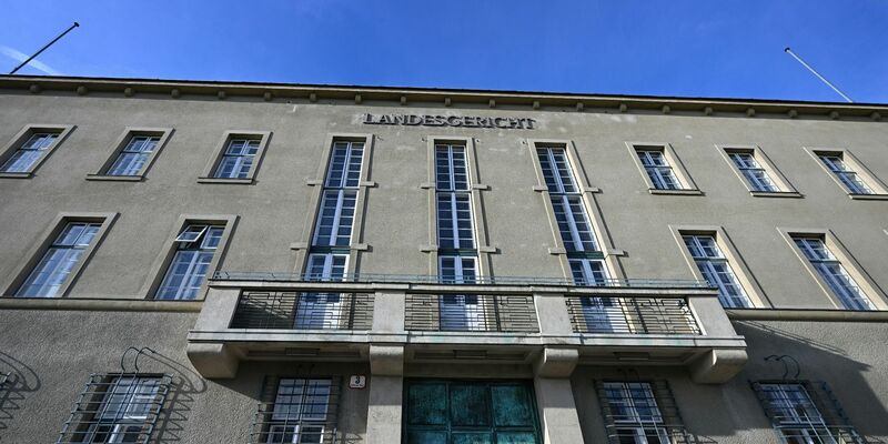 Verurteilt wurde die Mutter wegen versuchten Mordes, Quälens oder Vernachlässigens unmündiger, jüngerer oder wehrloser Personen sowie wegen Freiheitsentziehung. - Foto: Helmut Fohringer/APA/dpa