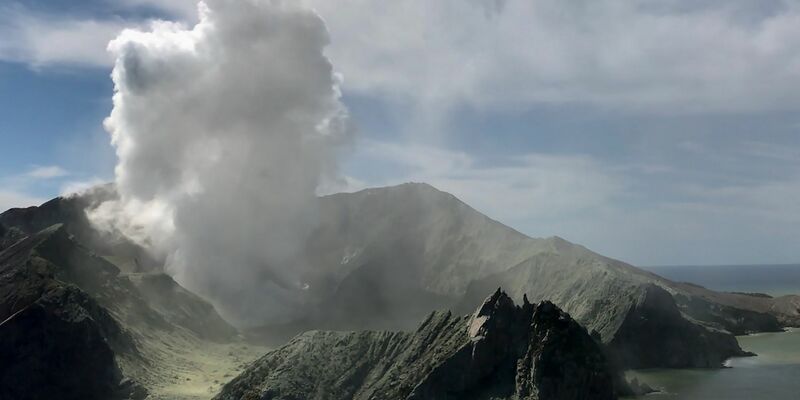 Bei der Eruption auf der Vulkaninsel Whakaari/White Island im Dezember 2019 kamen 22 Menschen ums Leben. - Foto: -/XinHua/dpa
