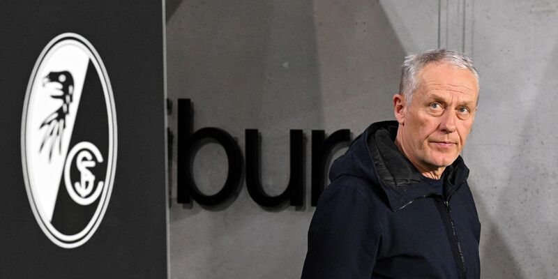 Was seine Zukunft über den Sommer hinaus betrifft, hält sich Christian Streich bedeckt. - Foto: Harry Langer/dpa