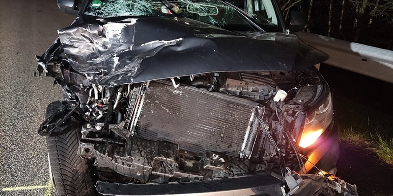 POL-CUX: Schwerer Verkehrsunfall auf der BAB27 zwischen Hagen und Stotel - insgesamt 12 verletzte Personen, vier davon schwer - stundenlange Vollsperrung - Foto: presseportal.de