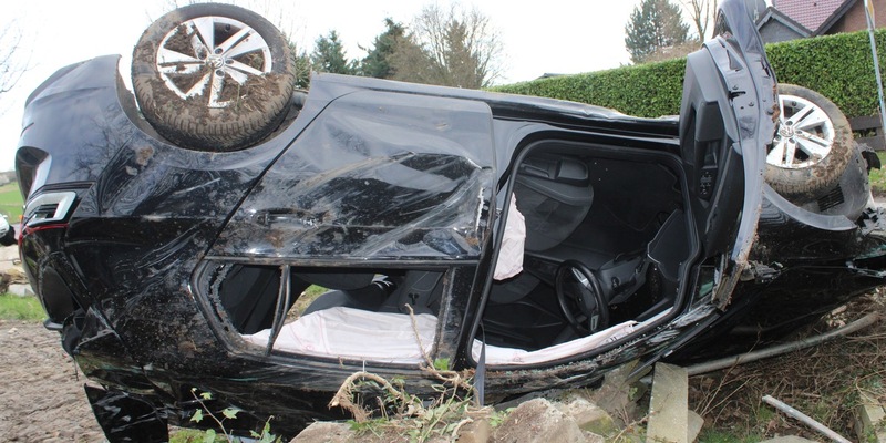 POL-RBK: Leichlingen - Fahranfänger überschlägt sich mehrfach mit Pkw - Insassen glücklicherweise nur leicht verletzt - Foto: presseportal.de