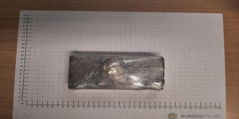 BPOL NRW: Seltsames Souvenir aus den Niederlanden - Bundespolizei verhaftet Pärchen - Foto: presseportal.de