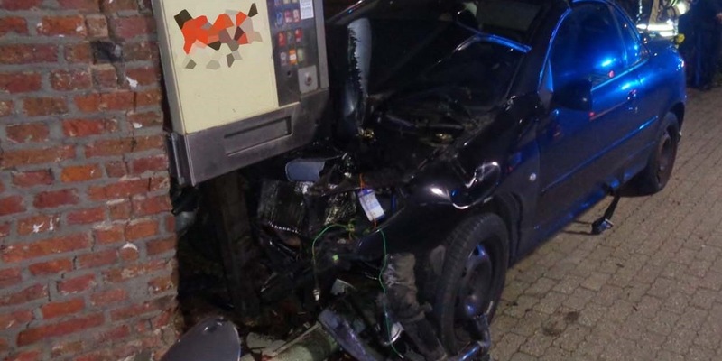 POL-AC: Unfall mit Folgen - Auto prallt gegen Hotel, Fahrer begeht anschließend Straftaten - Foto: presseportal.de