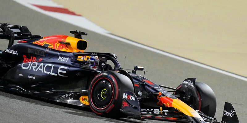Sicherte sich für den Saisonauftakt in Bahrain die Pole Position: Max Verstappen. - Foto: Darko Bandic/AP