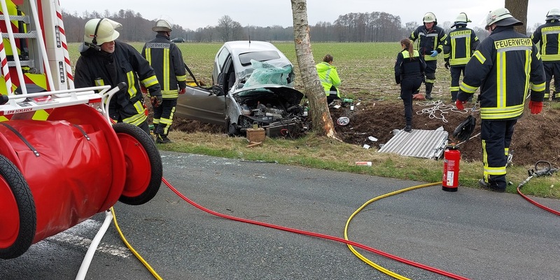 FW-ROW: Frau unter Pkw eingeklemmt - Foto: presseportal.de