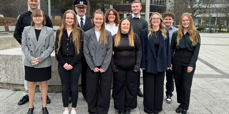 HZA-A: Start in ein spannendes und sicheres Berufsleben beim Hauptzollamt Augsburg / Willkommen im Team für mehr Gerechtigkeit in Deutschland - Foto: presseportal.de