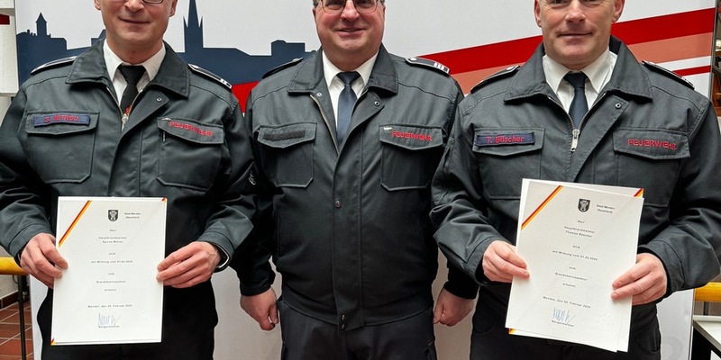FW Menden: Beförderungen nach erfolgreicher Laufbahnprüfung - Foto: presseportal.de