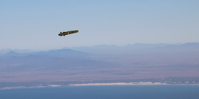 Die von der Bundeswehr herausgegebene Aufnahme zeigt einen Lenkflugkörper Taurus im Rahmen der Übung «Two Oceans» über See. - Foto: Bundeswehr/Bundeswehr/dpa