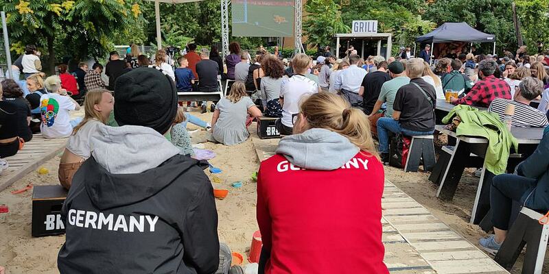 Public Viewing im Berliner Biergarten BRLO (Archiv) - Foto: über dts Nachrichtenagentur