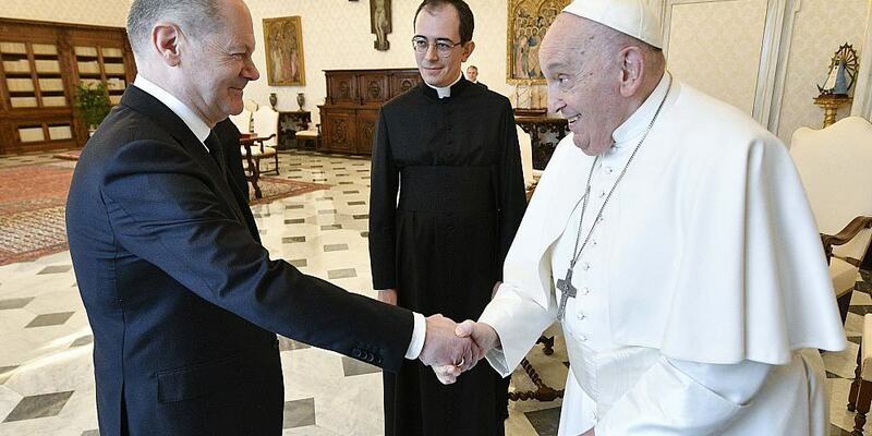 Olaf Scholz und Papst Franziskus - Foto: Vatican Media, über dts Nachrichtenagentur