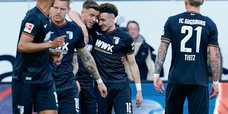 Der FC Augsburg traf in der ersten Halbzeit in Darmstadt bereits fünffach. - Foto: Uwe Anspach/dpa