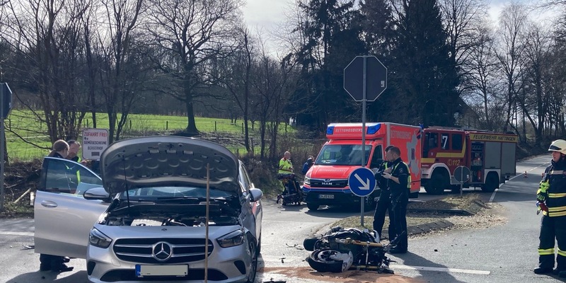 FW-EN: Verkehrsunfall zwischen Motorrad und PKW fordert drei Verletzte - Foto: presseportal.de