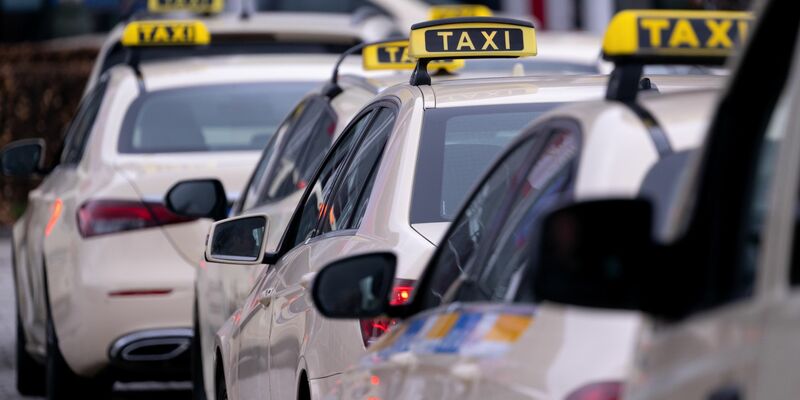 In München wird das Taxifahren demnächst teurer. - Foto: Sven Hoppe/dpa