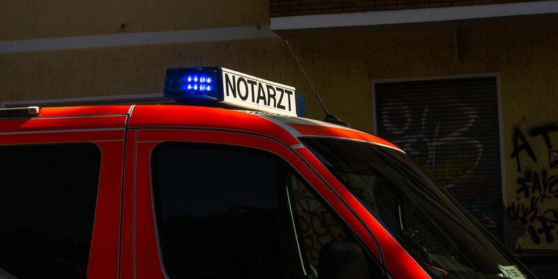 Ein Mensch stirbt beim Entladen eines Müllcontainers. (Symbolfoto) - Foto: Fernando Gutierrez-Juarez/dpa