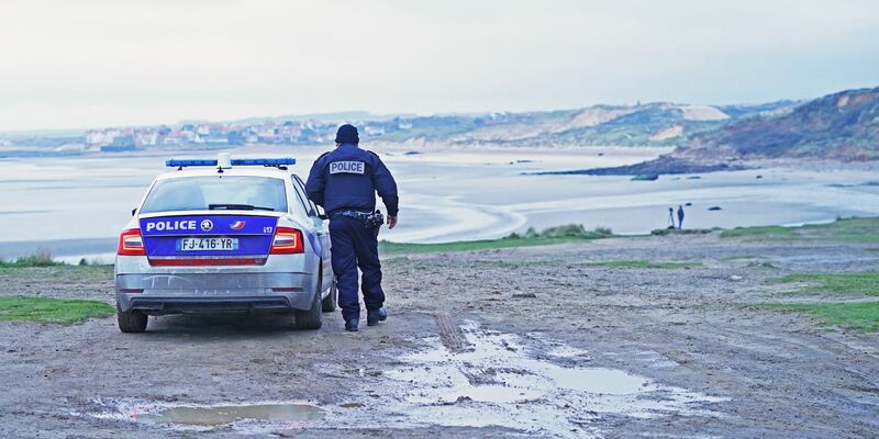 Seit längerem überqueren viele Migranten mit Schlauchbooten von der nordfranzösischen Küste aus den Ärmelkanal nach Großbritannien (Symbolbild). - Foto: Stefan Rousseau/PA/dpa
