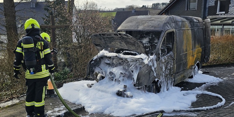 FW Wenden: PKW Brände rufen Feuerwehr auf den Plan - Foto: presseportal.de