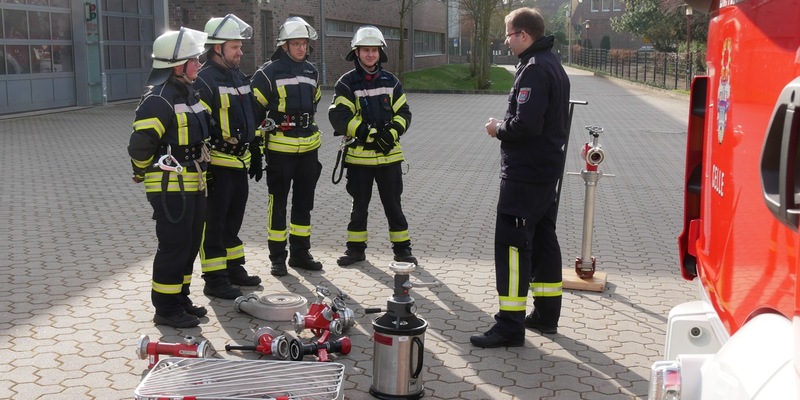 FW Celle: 28 neue Feuerwehrleute erreichen die Qualifikationsstufe Einsatzfähigkeit in Celle - Foto: presseportal.de