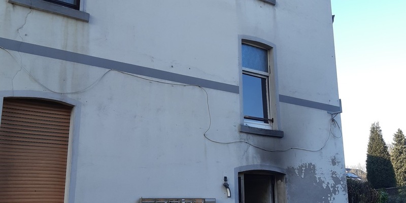 FW-DO: Feuer in der Provinzialstraße. Brand im Hauseingangsbereich. - Foto: presseportal.de