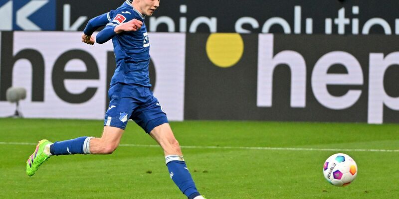 Doppeltorschütze: Hoffenheims Maximilian Beier erzielt hier das Tor zum 2:0. - Foto: Jan-Philipp Strobel/dpa