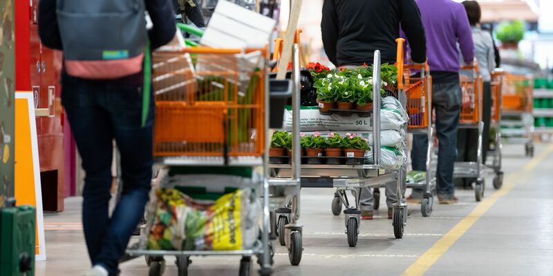 Die Baumarktbranche hofft 2024 auf bessere Geschäfte. Immerhin ein wenig Anlass zur Zuversicht bieten das Absinken der Inflationsrate sowie die Erhöhung der Reallöhne, so ein Branchenvertreter. - Foto: Sven Hoppe/dpa