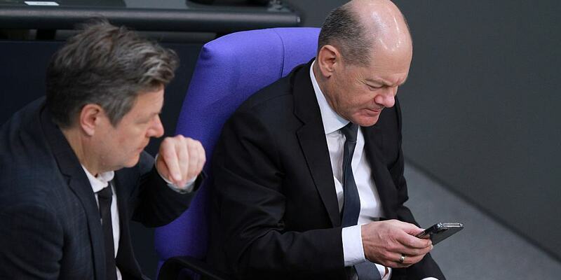 Robert Habeck und Olaf Scholz mit Smartphone (Archiv) - Foto: über dts Nachrichtenagentur