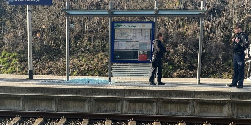 BPOL-KS: Vandalismus - Scheibe am Bahnhof Zierenberg zerstört - Foto: presseportal.de