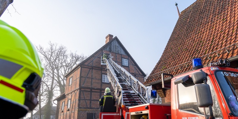 FW Flotwedel: Feuerwehr leistet Tragehilfe für den Rettungsdienst in Wienhausen - Foto: presseportal.de