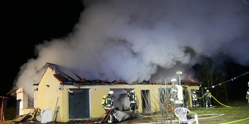 FW Celle: Gebäudebrand in Hustedt - Foto: presseportal.de