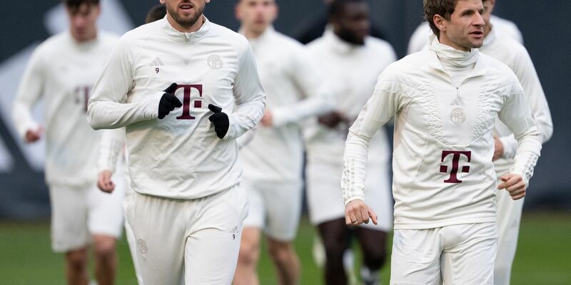 Die Bayern-Offensive um Harry Kane (l) muss liefern. - Foto: Sven Hoppe/dpa