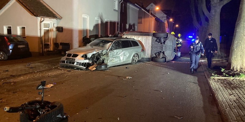 FW-OB: Sieben beschädigte Fahrzeuge nach Verkehrsunfall - Foto: presseportal.de
