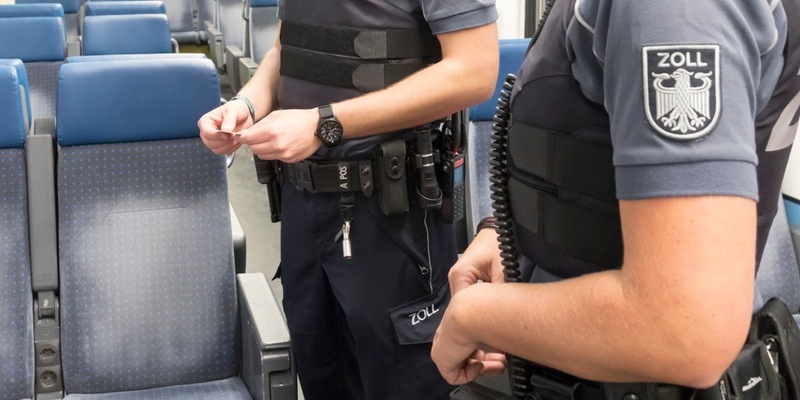 HZA-LÖ: Zollstreife stellt rund 400 geschmuggelte Zigarren sicher Teures Rauchvergnügen - Foto: presseportal.de