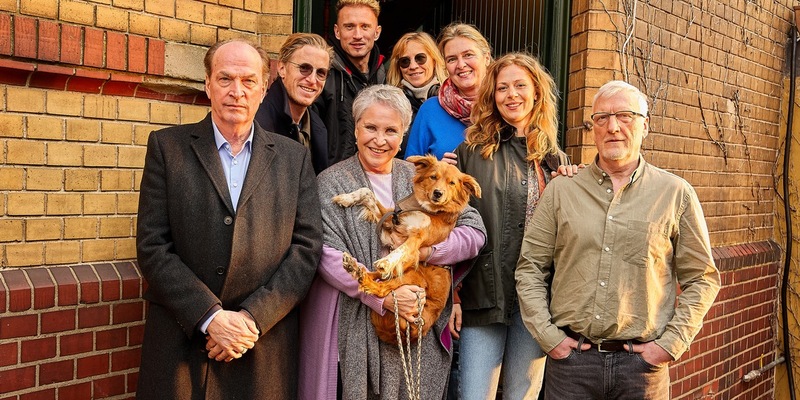 Katerina Jacob im verbalen Schlagabtausch mit Herbert Knaup: Dreharbeiten in Köln für den vierten Film der ARD-Degeto-Komödienreihe Anna und ihr Untermieter - Plötzlich Schwiegermutter (AT) - Foto: presseportal.de