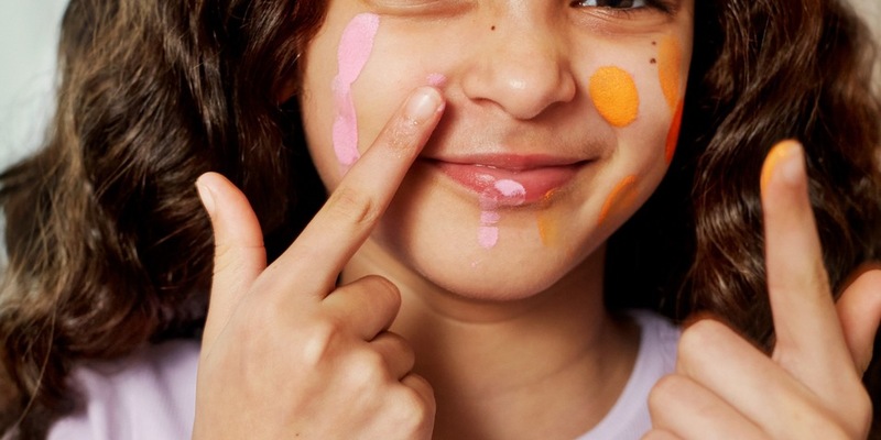 Dove launcht aufmerksamkeitsstarke TikTok-Kampagne #TheFaceof10 um das Selbstwertgefühl von Mädchen zu stärken und sie vor dem Druck der Anti-Aging-Hautpflege zu bewahren - Foto: presseportal.de