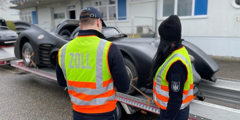 HZA-HN: Batmans geflügeltes Gefährt beim Zoll eingeflattert - Foto: presseportal.de