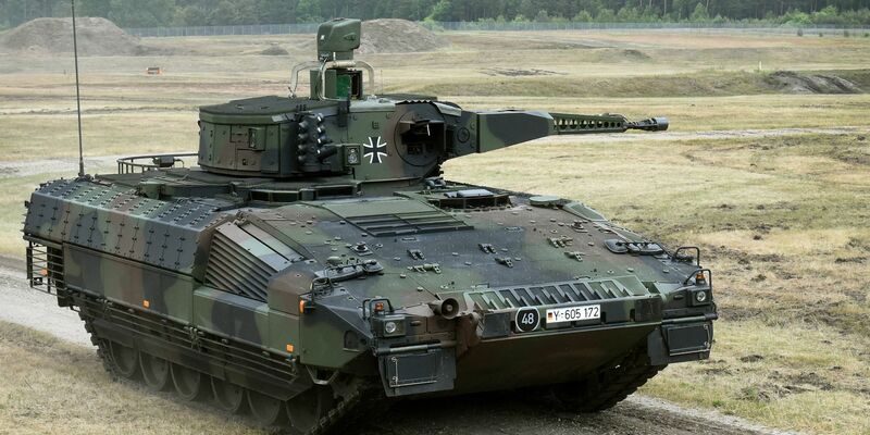 Ein Schützenpanzer vom Typ Puma auf dem Erprobungsgelände des Unternehmens Rheinmetall in der Lüneburger Heide. - Foto: Holger Hollemann/dpa