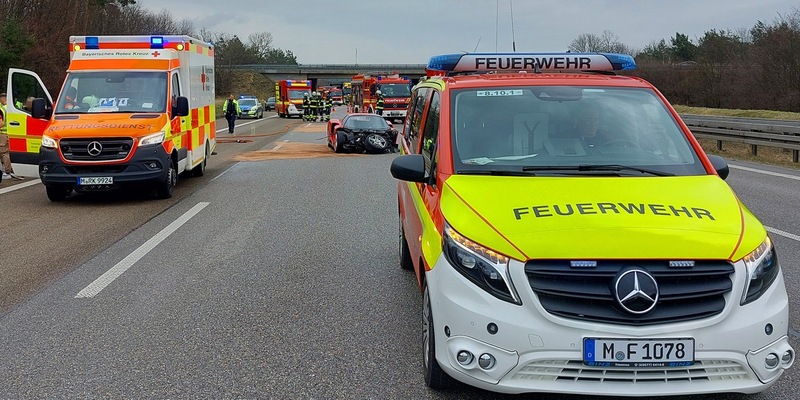 FW-M: Ferrari kracht in Leitplanke (Neuherberg) - Foto: presseportal.de