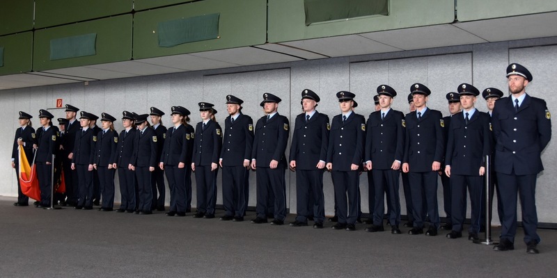 BPOLD-BBS: Verstärkung für den Norden - Bundespolizei vereidigt 53 junge Polizistinnen und Polizisten - Foto: presseportal.de
