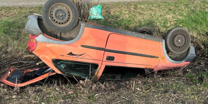 FW-ROW: Drei Menschen bei Verkehrsunfall in Hütten verletzt - Foto: presseportal.de