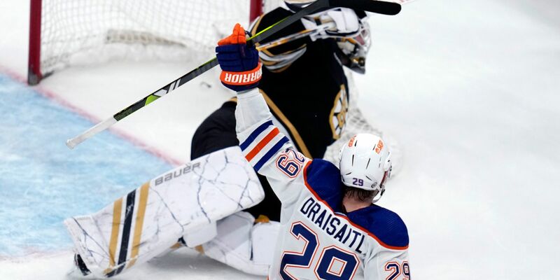 Leon Draisaitl schoss die Edmonton Oilers in Boston zum Sieg. - Foto: Charles Krupa/AP