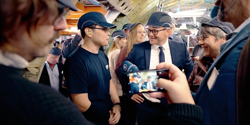 Unterwegs mit dem Ostbeauftragten – MDR zeigt Carsten Schneiders Kampf für eine positive Wahrnehmung des Ostens - Foto: presseportal.de