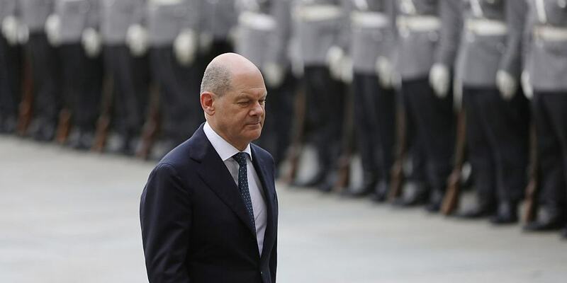 Olaf Scholz vor Bundeswehr-Soldaten des Wachbataillons (Archiv) - Foto: über dts Nachrichtenagentur