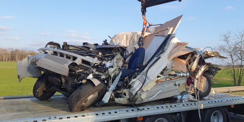 POL-WL: Schwerer Verkehrsunfall mit fünf beteiligten Fahrzeugen - Foto: presseportal.de