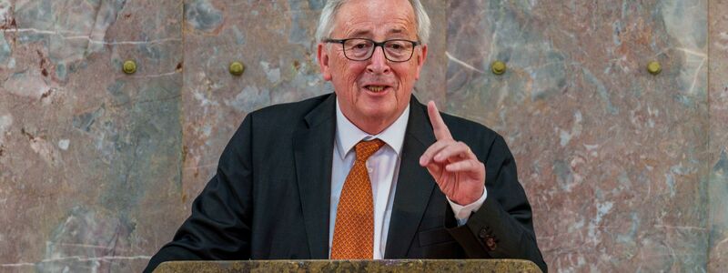 Ex-EU-Kommissionschef Juncker zeigt sich beunruhigt, dass eine Reihe von Ländern innerhalb des Schengen-Raums wieder Grenzkontrollen machen. (Archivbild) - Foto: Andreas Arnold/dpa