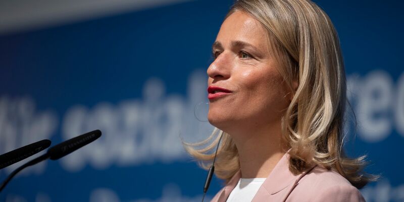 Es werde Zeit, dass der Kanzler sich zur Kindergrundsicherung äußere, so VdK-Chefin Verena Bentele. - Foto: Christophe Gateau/dpa