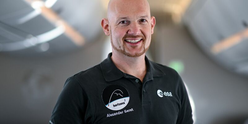 Der Astronaut Alexander Gerst ist Kandidat für die Teilnahme an kommenden Mond-Missionen, wobei die ersten Flüge zunächst noch nicht mit europäischer Beteiligung geplant sind. - Foto: Britta Pedersen/dpa