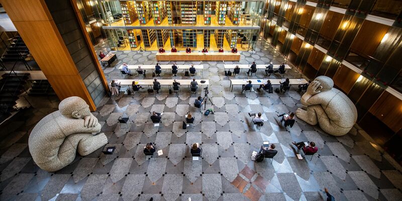 Für die mündliche Berufungsverhandlung im Streit zwischen der AfD und dem Verfassungsschutz hat sich das Gericht erneut gegen den größten Sitzungssaal und für die große Halle entschieden. - Foto: Guido Kirchner/dpa