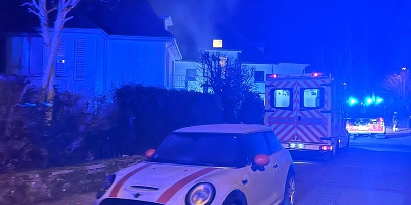 FW-DT: Zimmerbrand - 10 Personen betroffen - Foto: presseportal.de
