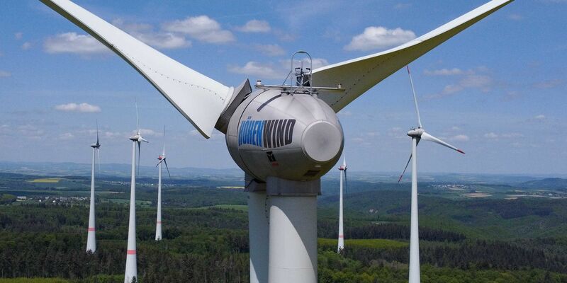 Im vergangenen Jahr stammte fast ein Drittel des in Deutschland erzeugten Stroms aus Windkraft. - Foto: Arne Dedert/dpa