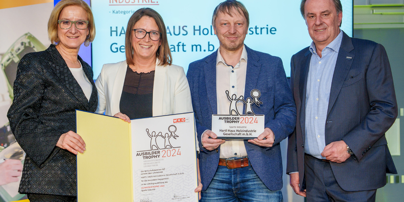 HARTL HAUS Auszeichnung Ausbilder-Trophy - Foto: Josef Bollwein über pressetext.de